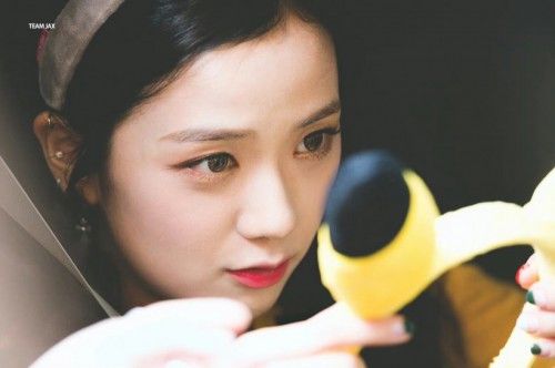 JISOO金智秀隶属哪个女团成员？凭借怎样外貌以及形象使观众眼前一亮？