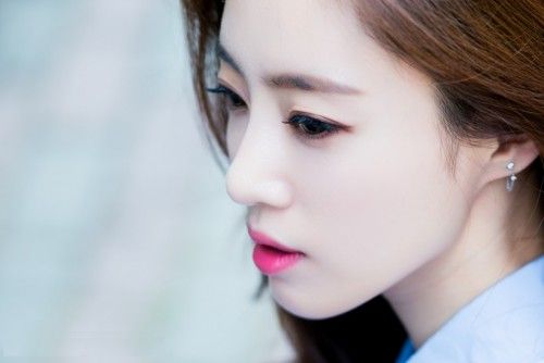 Eun-jeong Ham咸恩静隶属哪个女团成员？怎样帅气容颜突破甜美模样？