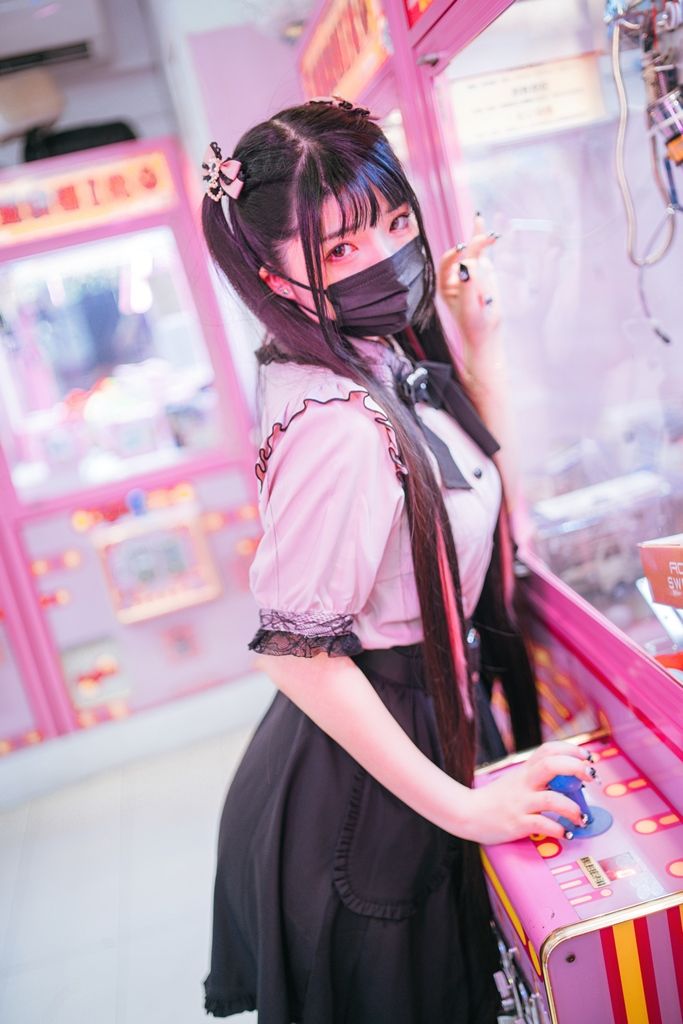 Raku 落落 – Night Lily