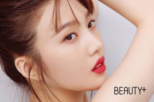 Soo Young Park朴秀荣隶属哪个女团成员？拥有怎样邻家小妹娃娃脸型？