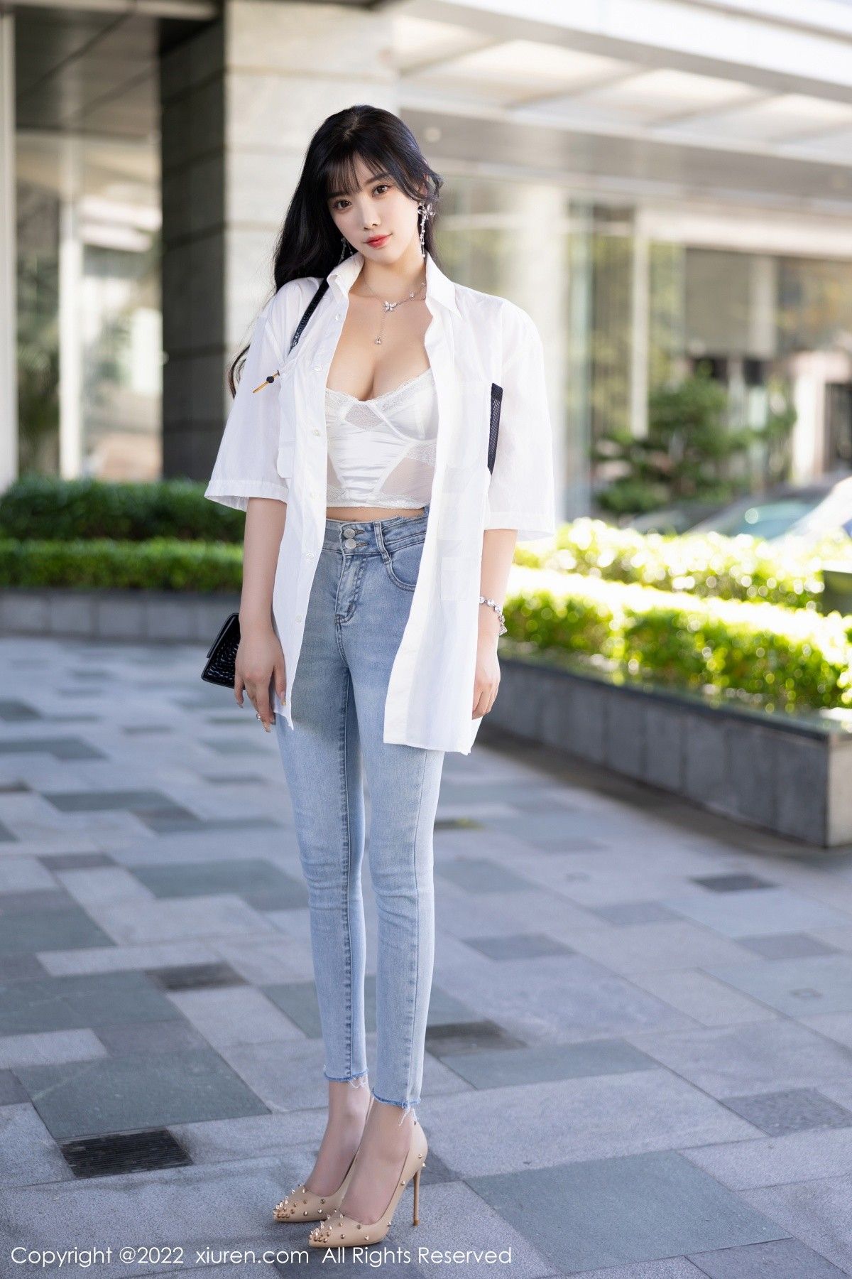 XiuRen第5614期_女神杨晨晨Yome私房半脱露白色内衣配无内肉丝迷人诱惑写真83P-【*爱主播*】