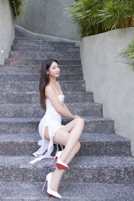 秀人网美女模特唐安琪白色礼裙搭配原色丝袜巴厘岛旅拍-爱主播