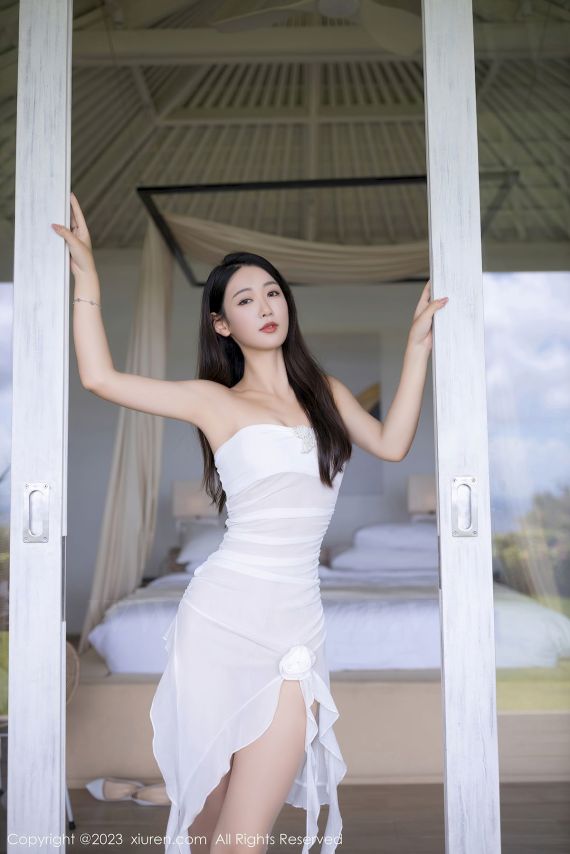 秀人网美女模特唐安琪白色礼裙搭配原色丝袜巴厘岛旅拍-爱主播