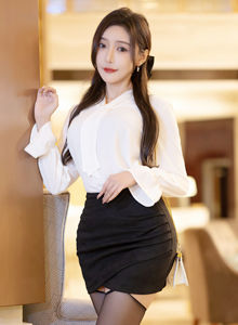 语画界性感女神王馨瑶yanni白色上衣搭配黑色短裙写真