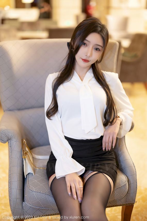 语画界性感女神王馨瑶yanni白色上衣搭配黑色短裙写真-爱主播