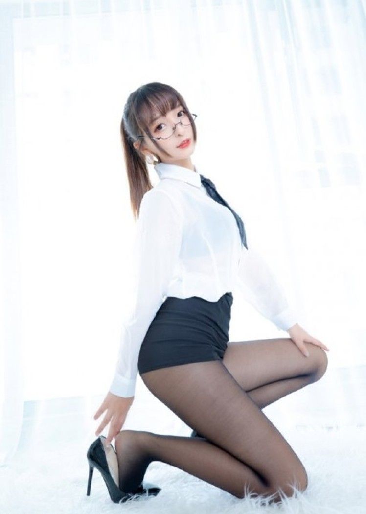 [喵糖映画]VOL.202 OL黑丝至服裙 [70P/191MB]