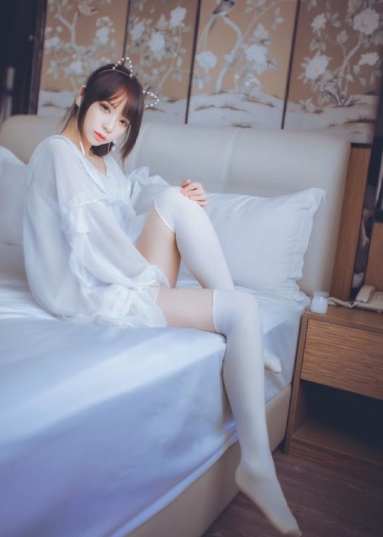 [喵糖映画]VOL.204 纯纯的白丝睡裙 [24P/243MB]