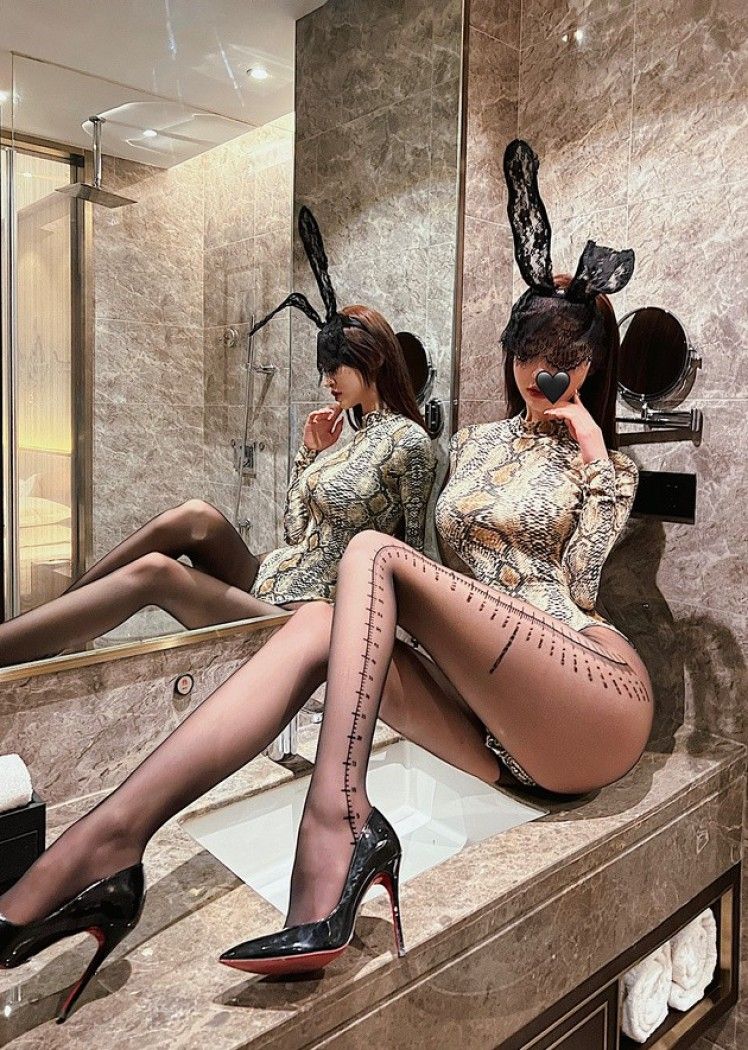 [微密圈]脸红Dearie – 迷人蛇精 [15P1V-62MB]