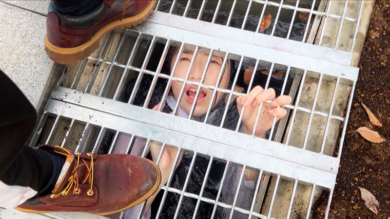 被关在下水道得到花狩舞(花狩まい,Kagari-Mai)仿佛置身水灾地狱！