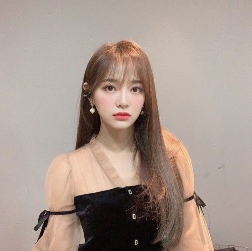 KIMSEJEONG金世正音乐舞台打歌照,赤脚魅惑造型展现何种高颜值？