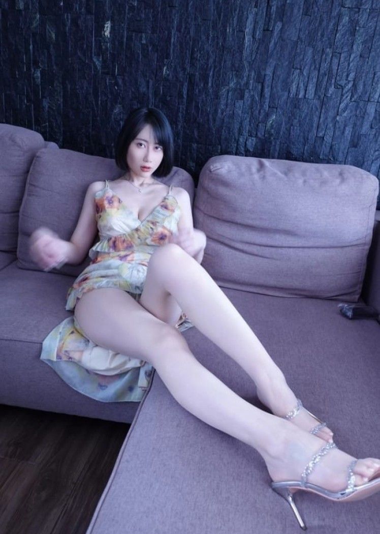 [微密圈]郑瑞妤 – 碎花裙加豹纹内内 [14P -33M]