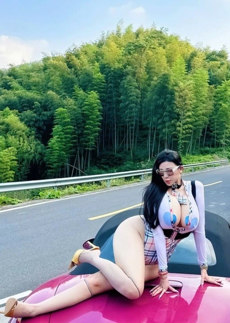 [微密圈]芷仪g宝 – 路过的车主把车停下来 [12P-33M]