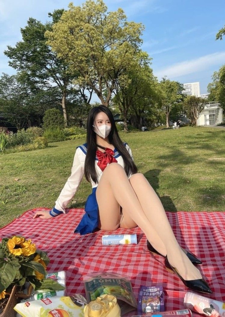 [微密圈]July芝岚 – 户外野餐 [59P-89M]