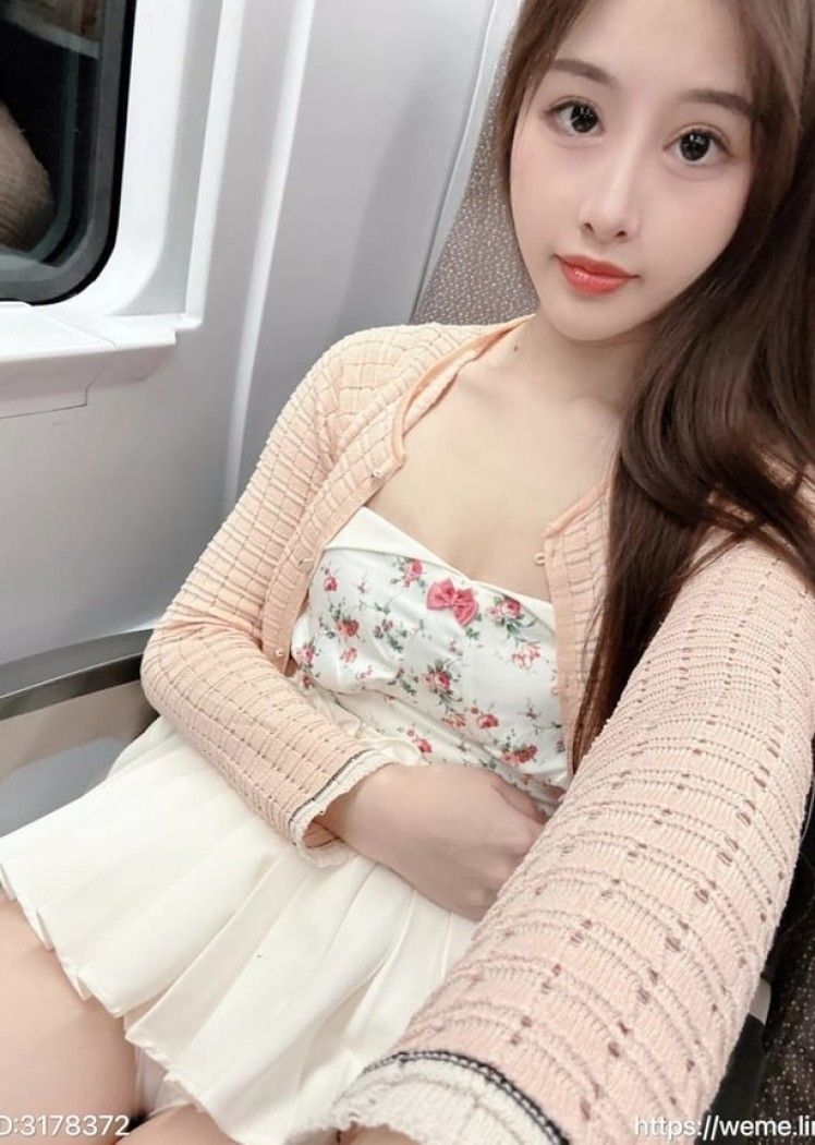 [微密圈]小萌子 – 高铁上 [28P-90M]