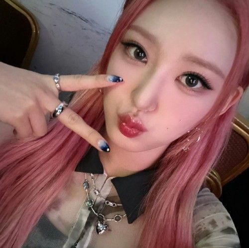 Jo Hwihyun赵辉玹艺名叫什么？她隶属哪个韩国女子偶像唱跳组合成员？