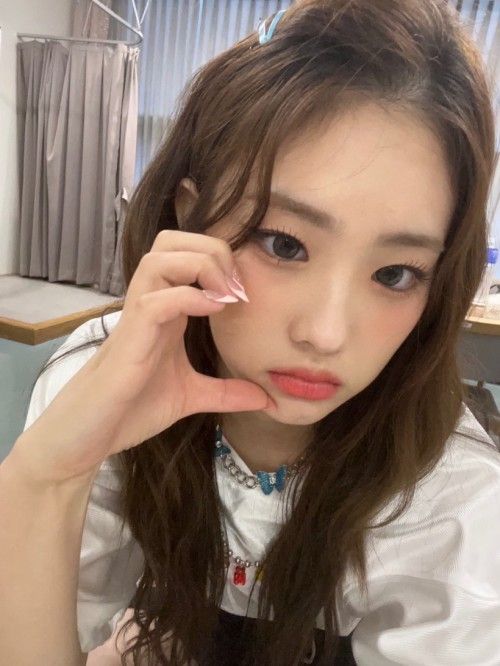 JOONIE朴俊熙隶属哪个女子演唱团体成员？她是以怎样身份随组合出道？