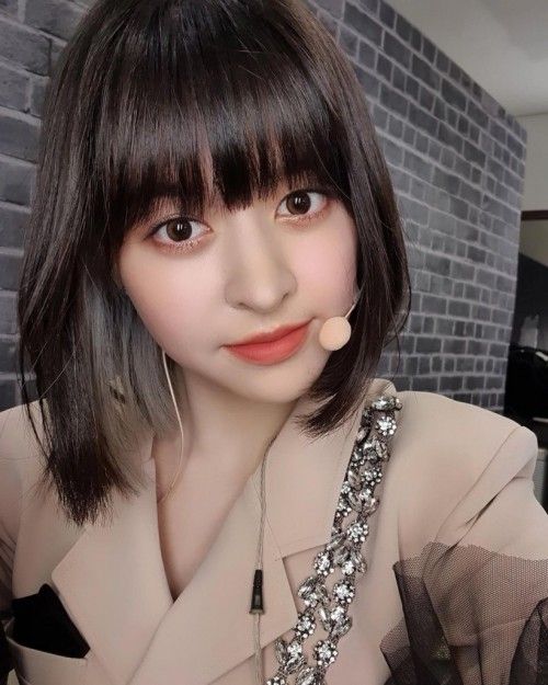 LILY朴珍作为哪个女团组合最后公开成员？她拥有哪两个国家的双重血统？