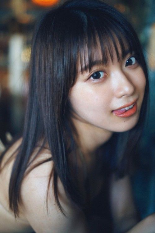 Miyabiまるぴ何时出版第一本写真集？因为哪种特点和外貌深受网友喜爱？